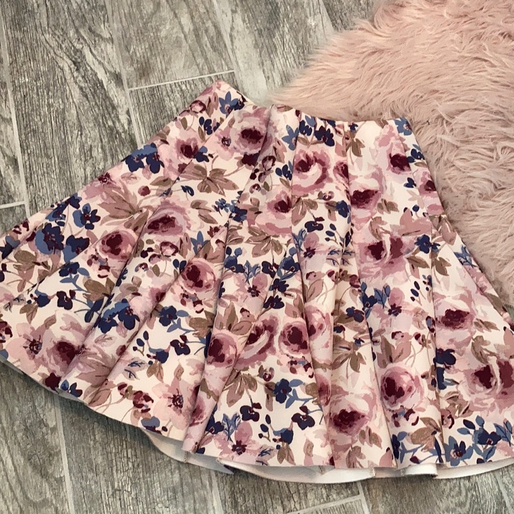 LC Lauren Conrad Runway Skirt